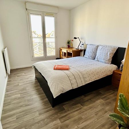 Jolie Chambre 3Minutes De La Gare Rer A Bussy-Saint-Georges Exterior photo