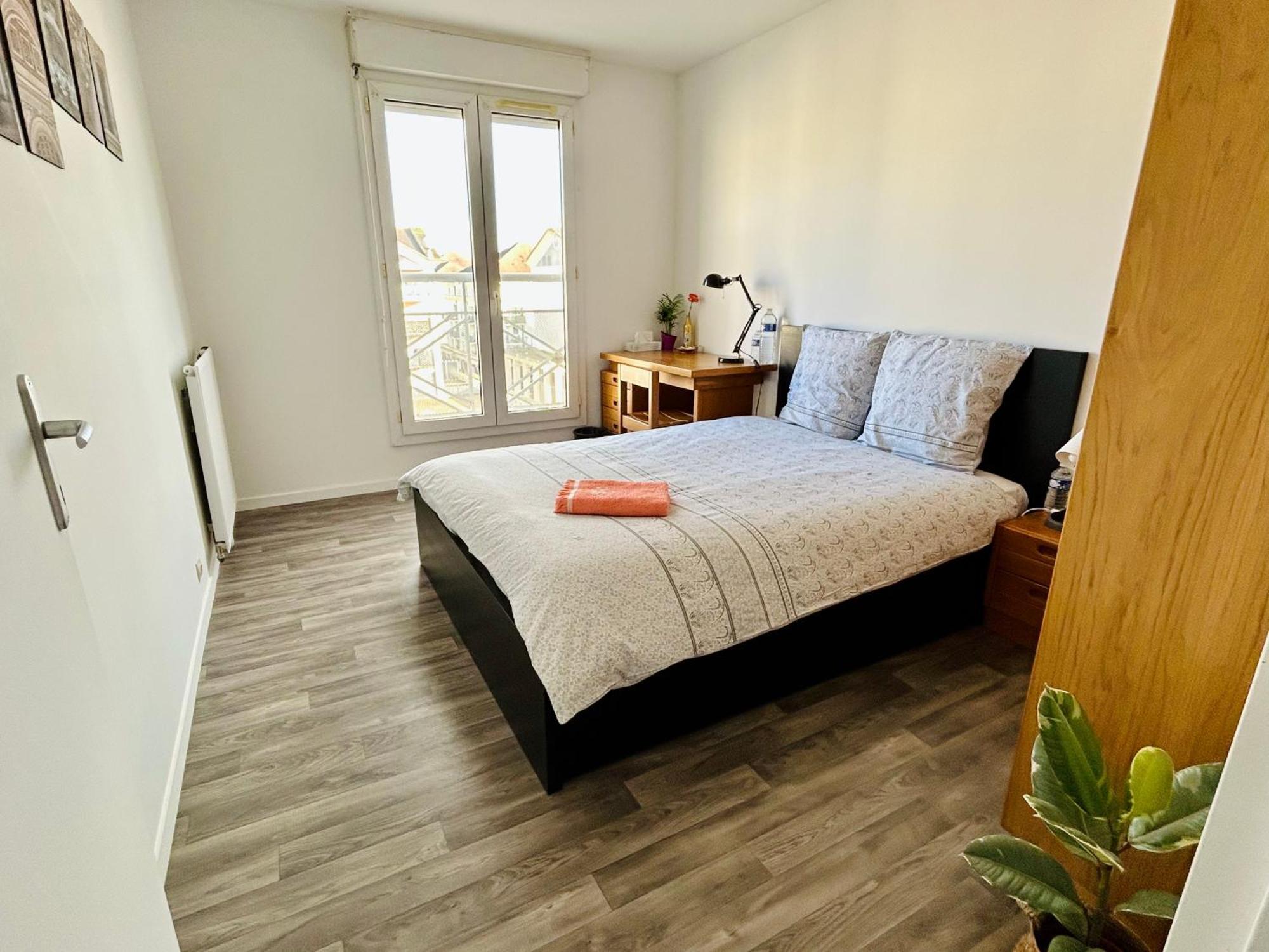 Jolie Chambre 3Minutes De La Gare Rer A Bussy-Saint-Georges Exterior photo